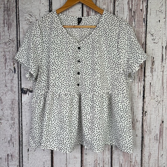 Shein Curve Mini Heart Pattern Blouse 1XL Peplum Hem Short Sleeves White Black - Picture 1 of 14